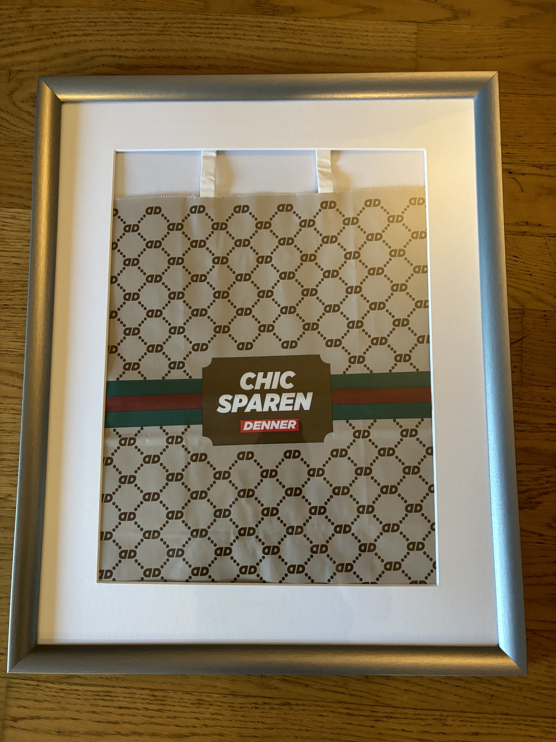 Denner Papiertüte im Gucci Design - Chic sparen